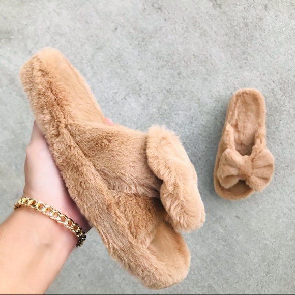 Softest Teddy Brown Bow Slippers - Picture 2 of 2